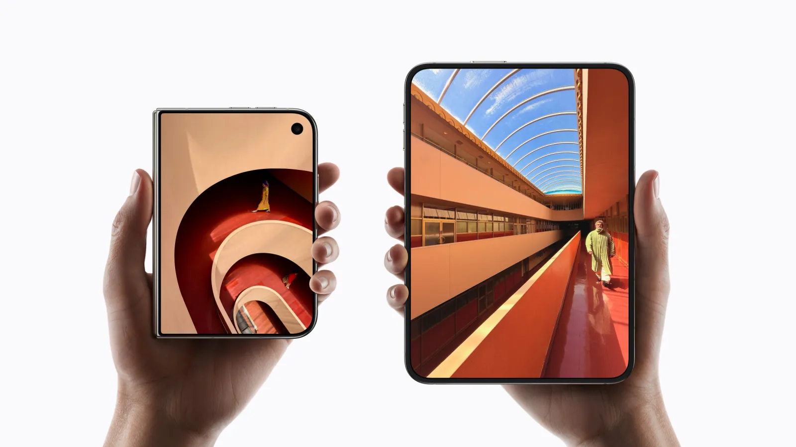iPhone Duo zavřený a otevřený. Foto: Apple